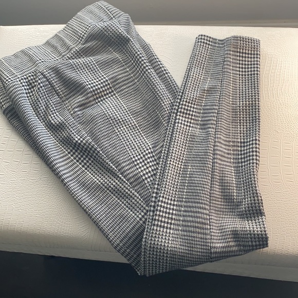 Black & White Leggings - Picture 3 of 4